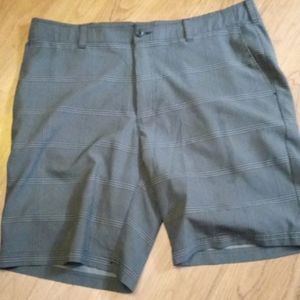Men's Plaid Golf Shorts by BEN HOGAN (SIZE 38)